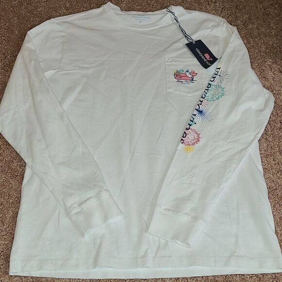 Vineyard Vines Other - Vineyard Vines White 2021 Happy New Year long-sleeved t-shirt with pocket